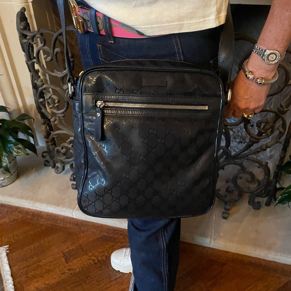 Gucci ๐ฅ EUC messenger bag authentic super clean nicest one online w/ dustbag - Picture 8 of 17